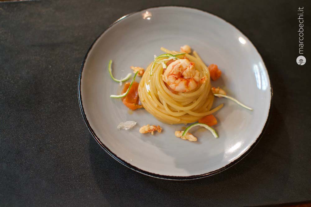 Spaghetto con gambero rosso marinato agli agrumi e bottarga di branzino