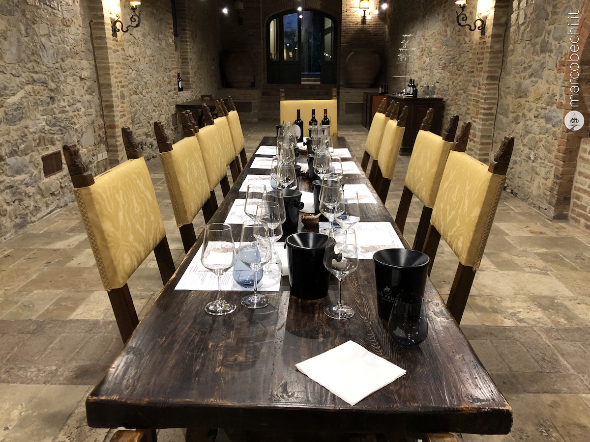 Il tavolo per la degustazione dei vini di San Felice