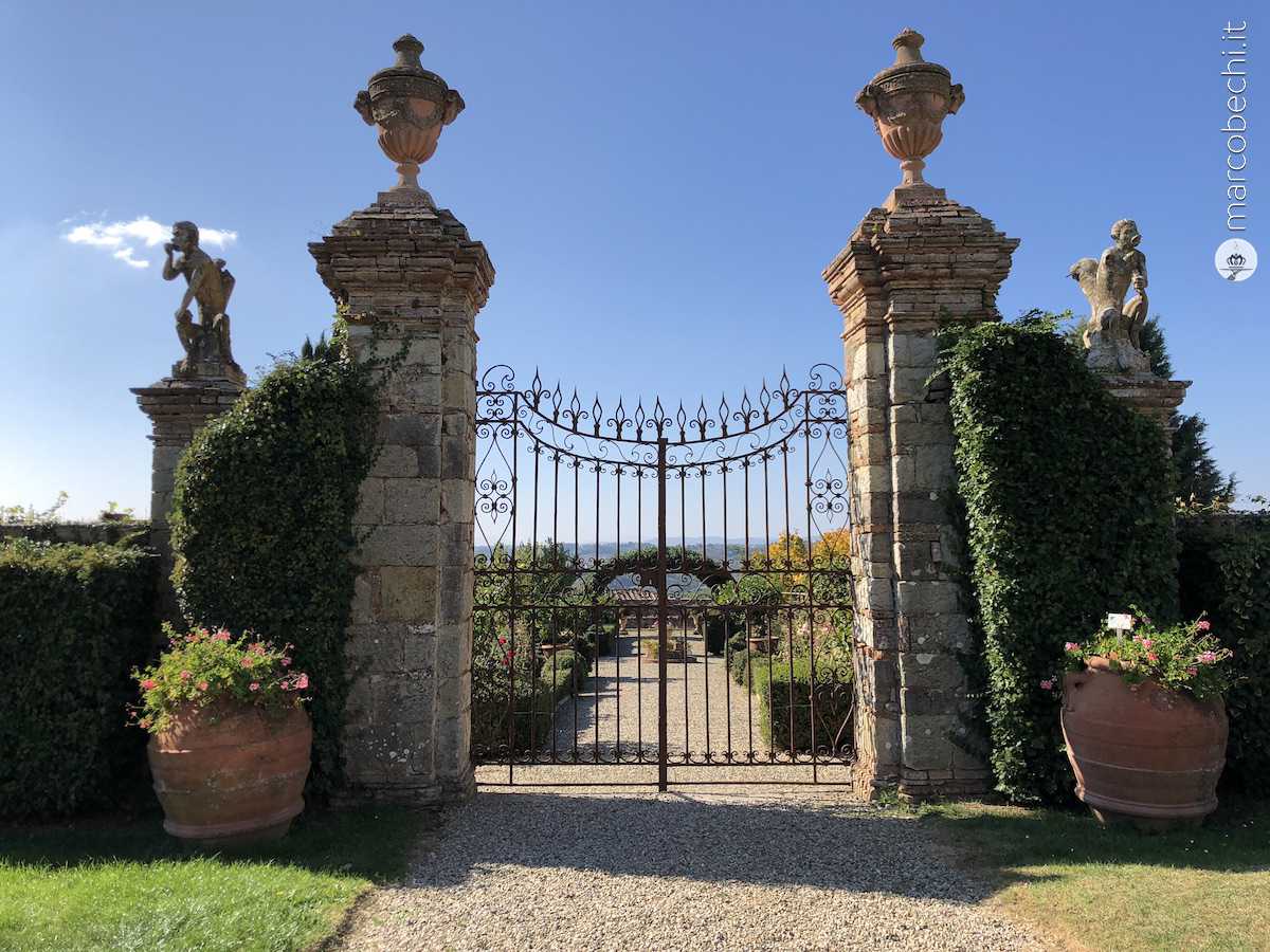 L'ingresso al giardino all'Italiana della Villa di Geggiano