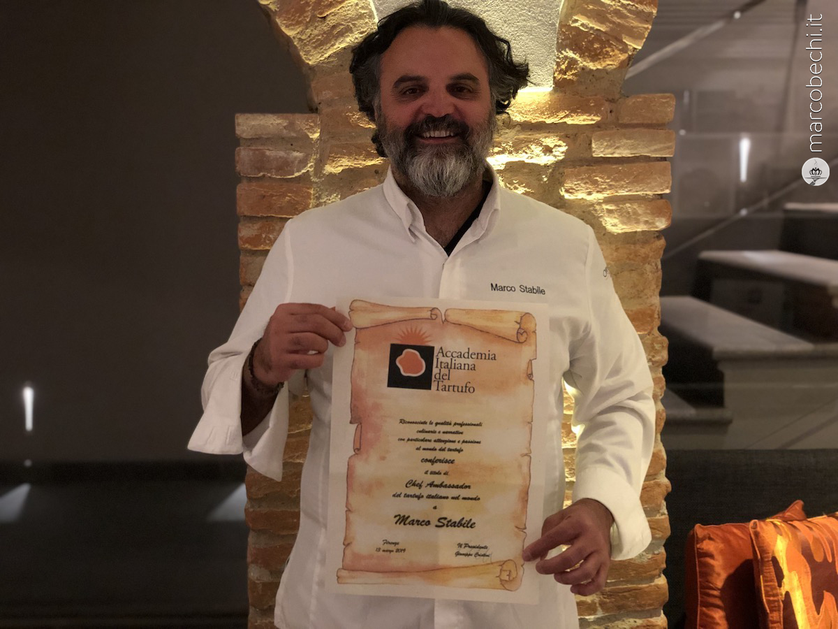 lo chef Marco Stabile e l'attestato di Chef Ambassador del tartufo italiano nel mondo