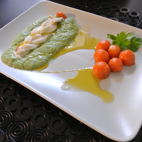 Trecce di sogliole su crema di lattuga e grappolo di carote