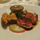 Tagliata di vitellone profumata elle erbe spontanee con porcini