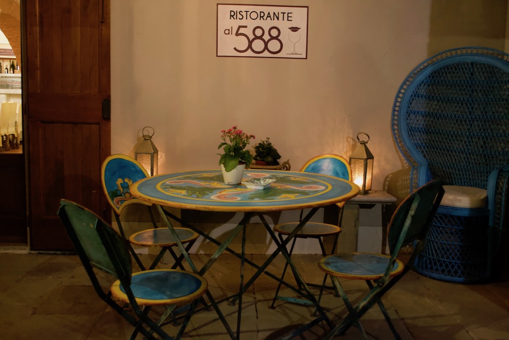 L'ingresso de Al 588