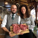 Il macellaio Alessandro Soderi e Valentina Di Gioia che ha organizzato "Carne al Fuoco"
