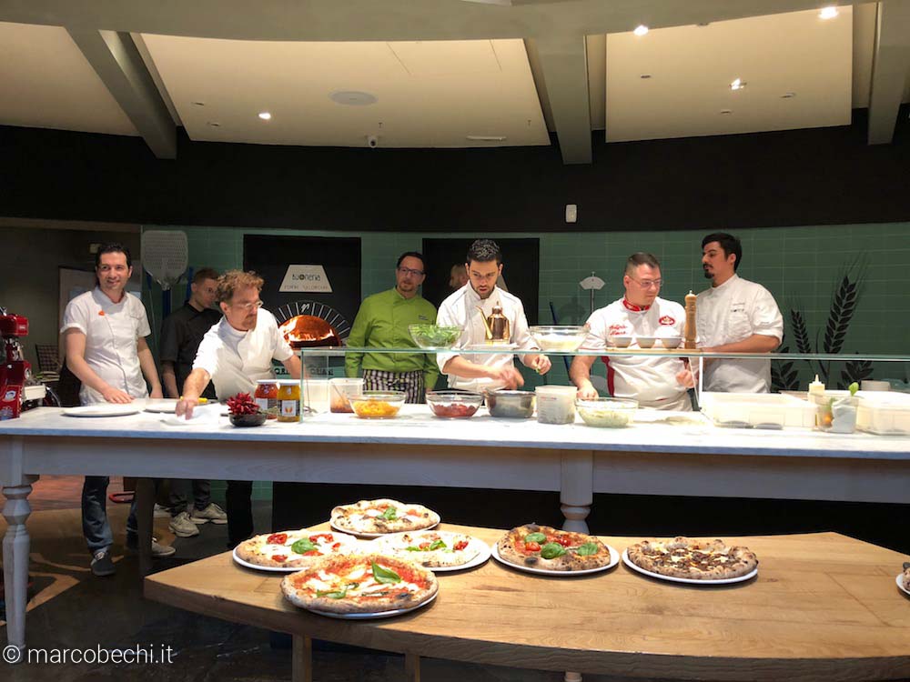 I pizzaiuoli al lavoro