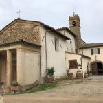 L'ingresso della villa e l'antica chiesa