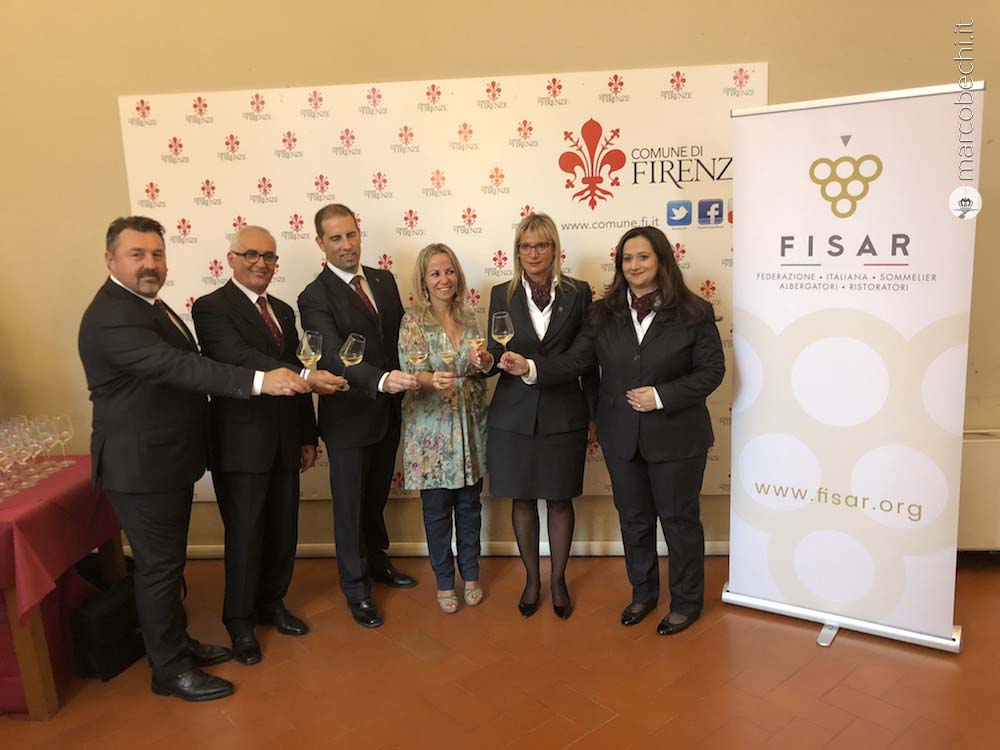 Il brindisi dopo la conferenza stampa