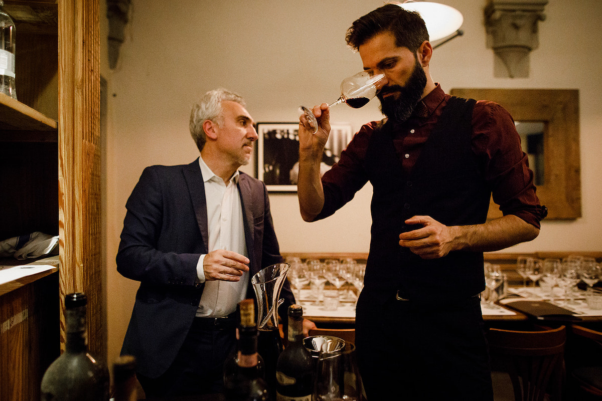 Simone Lo Guercio, miglior Sommelier Ais italiano, guida la degustazione