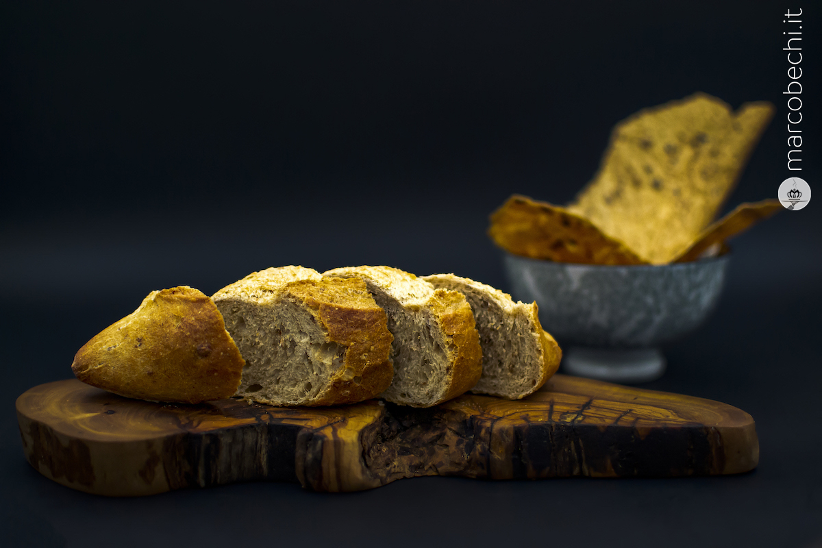 Pane di campagna e croccante di pane al cumino