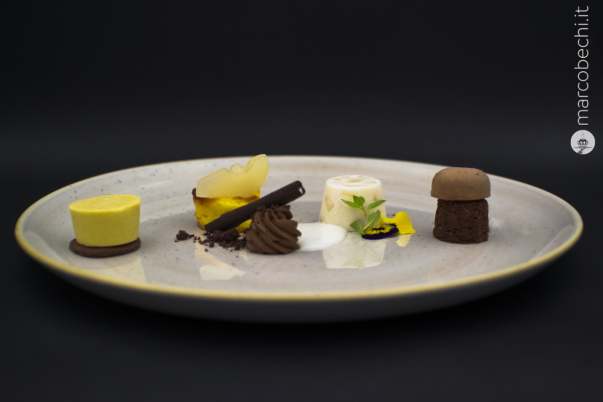 Mousse di cioccolato, pera, cheese cake allo zenzero e gelato al pistacchio