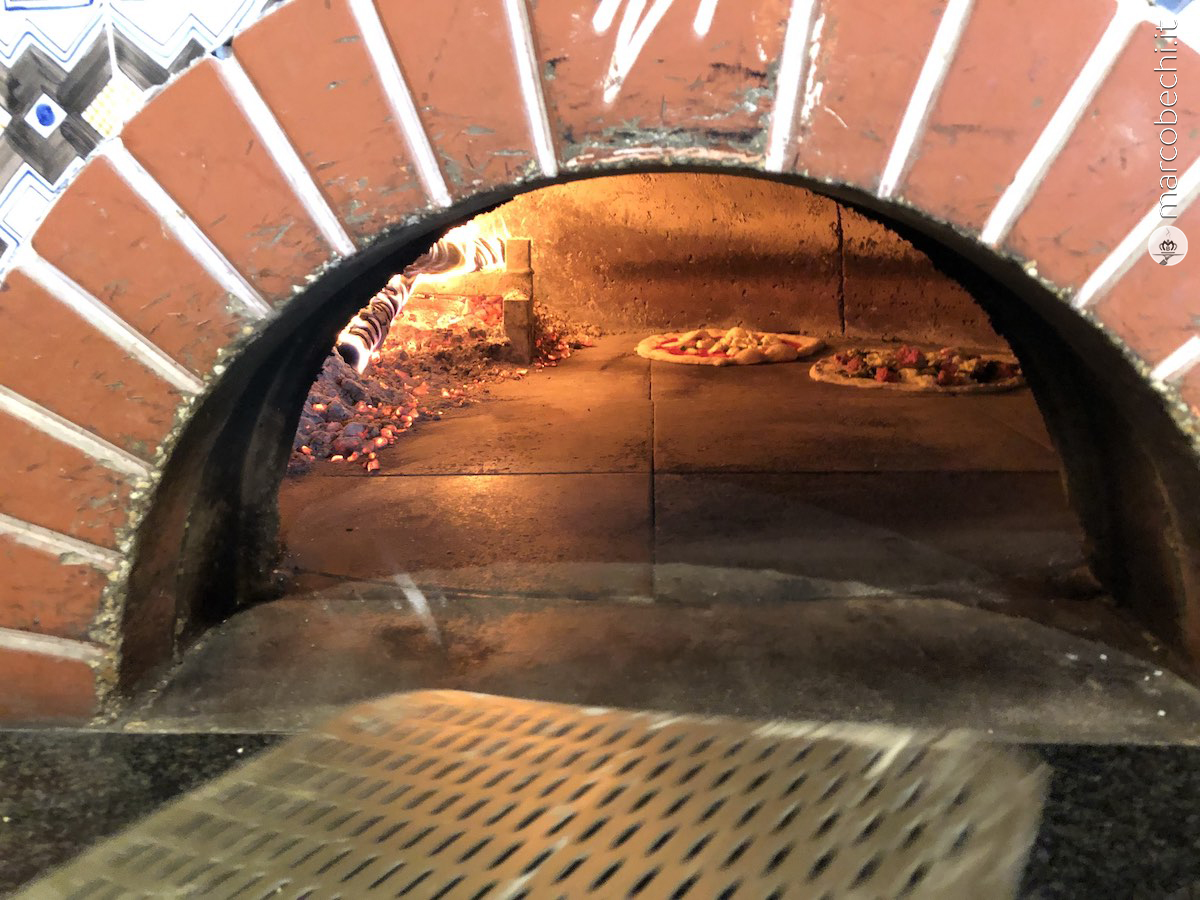 II forno a legna della Pizzeria Santarpia a 450°
