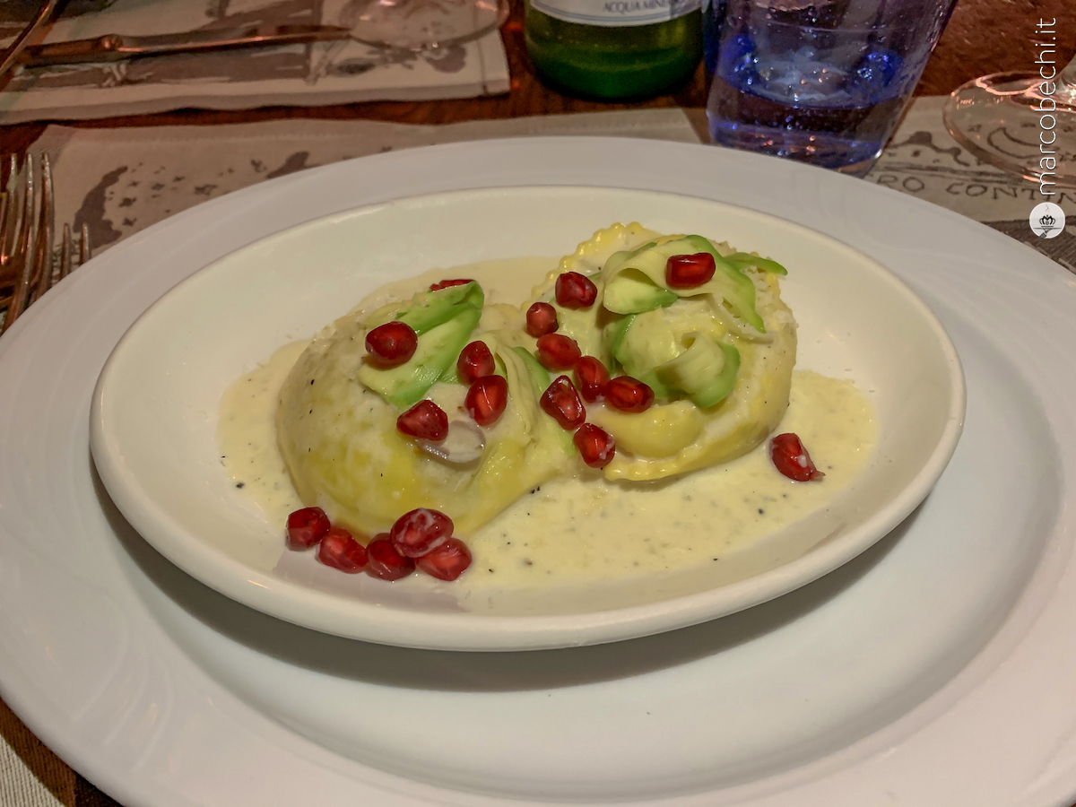 3° assaggio - Tortelli giganti con ricotta, spinaci, avocado e chicchi di melagrana