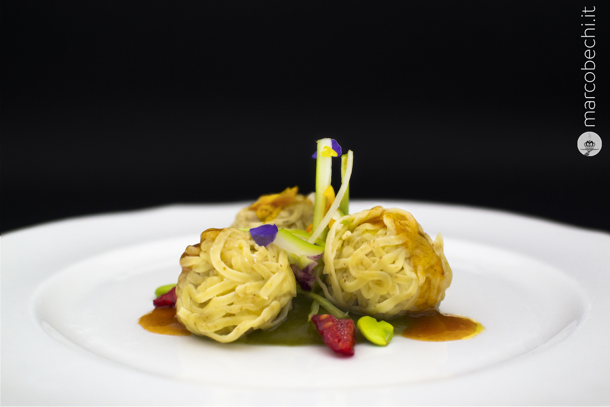 Gomitoli di taglierino integrale e faraona
