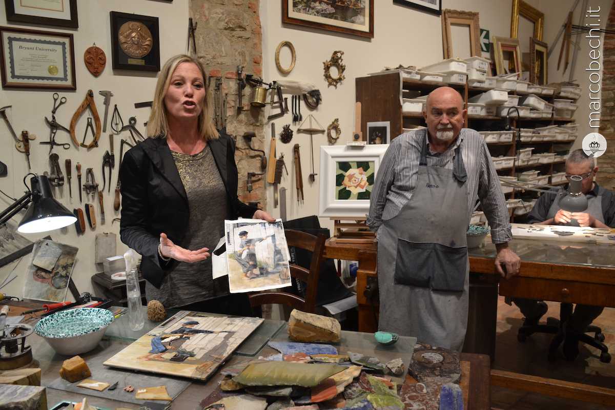 Catia Scarpelli, alla presenza del padre Renzo, racconta come si parte dal disegno per arrivare al mosaico