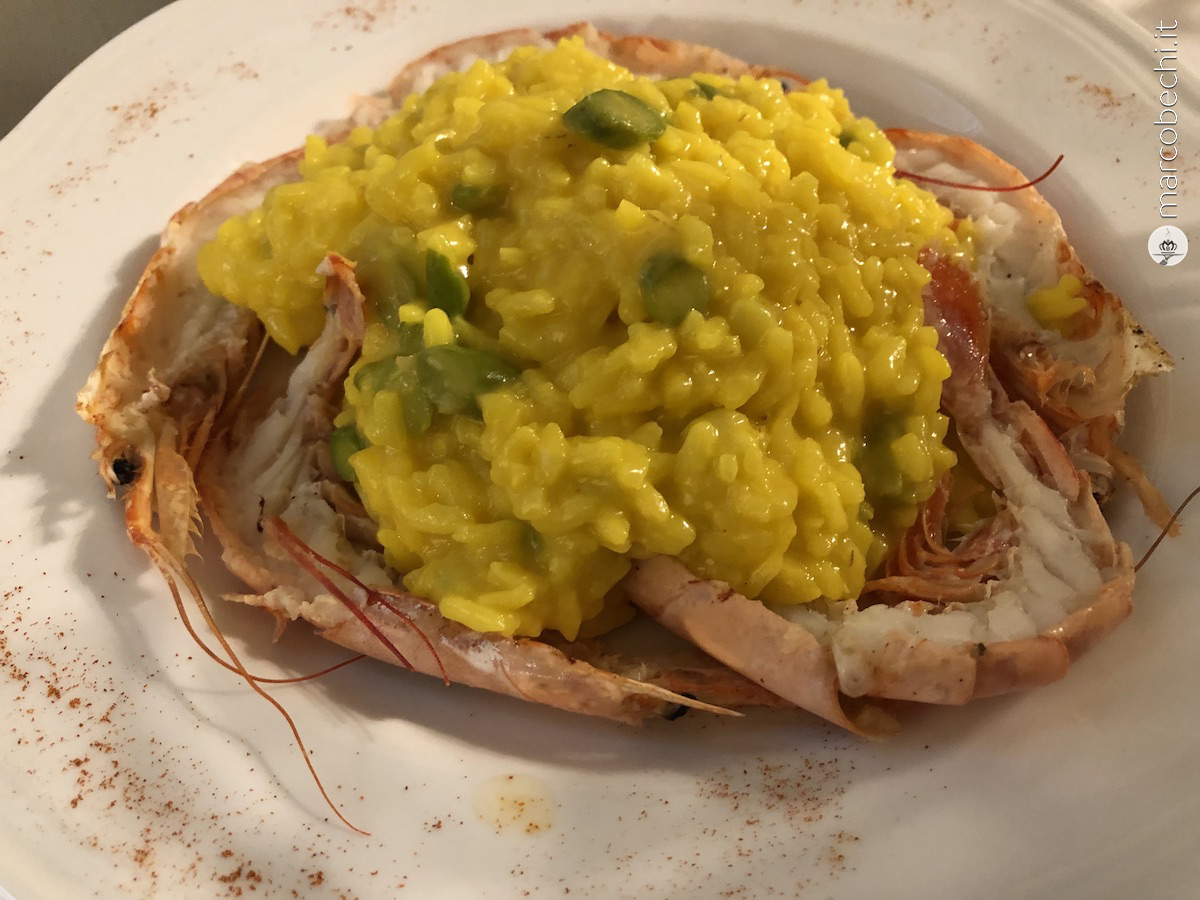 Risotto carnaroli con asparagi, zafferano e gamberoni al brandy