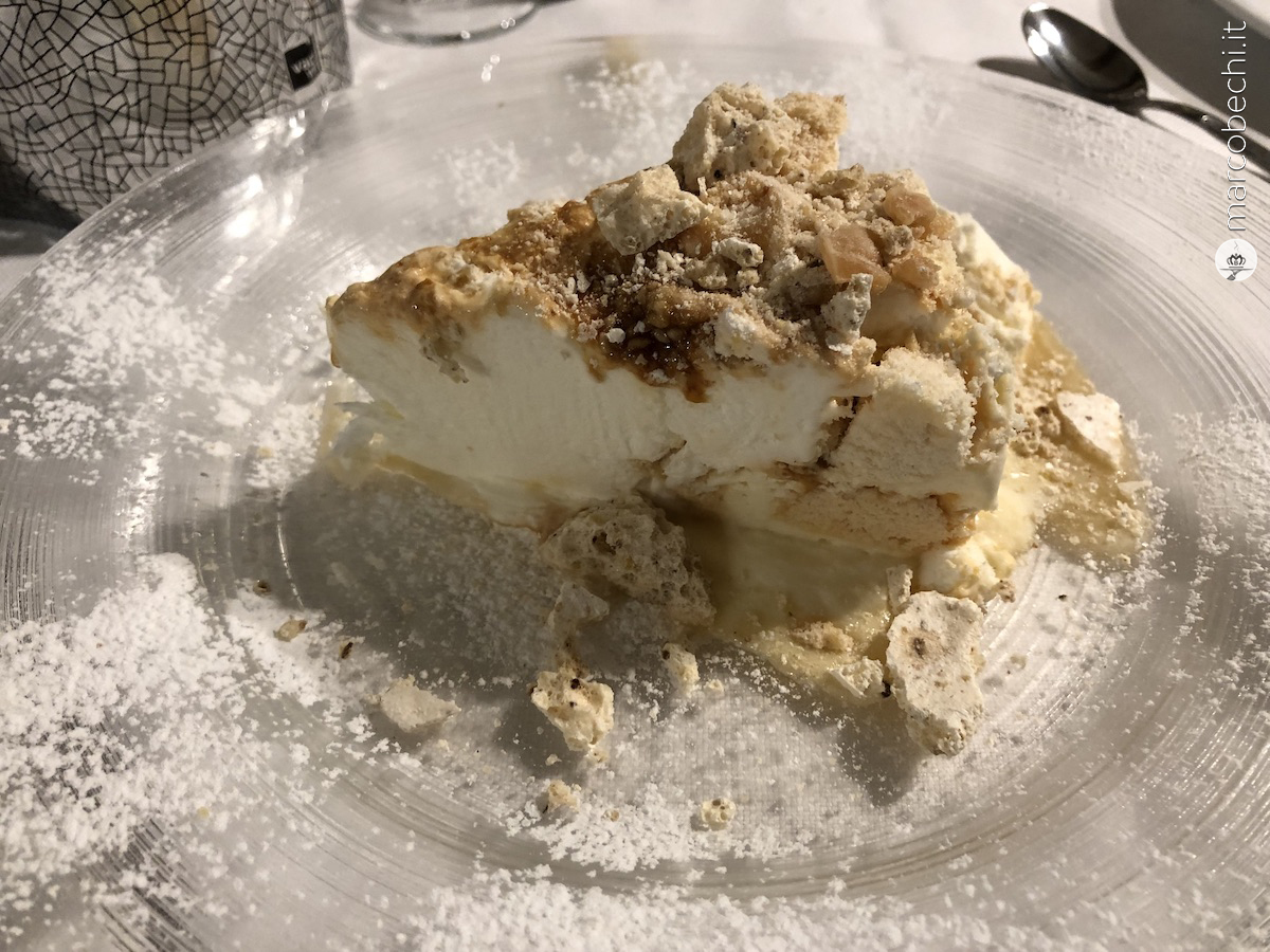 Semifreddo Meringa e croccante al sesamo