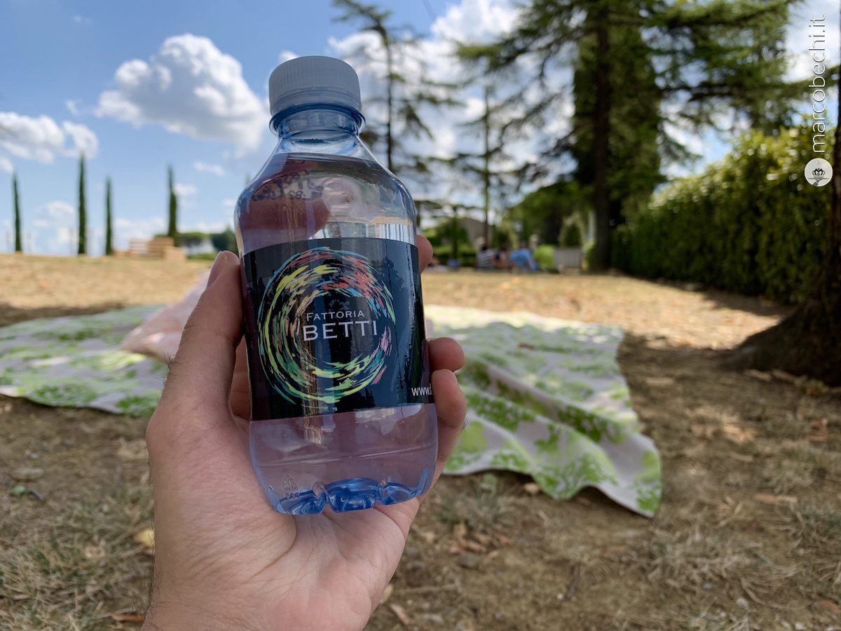 Anche l'acqua oltre al vino marchiata Fattoria Betti