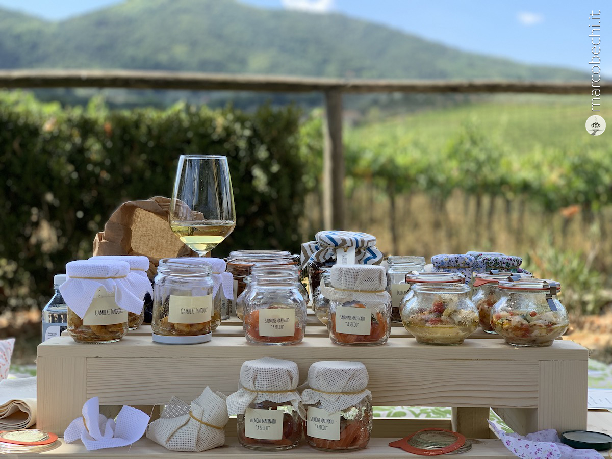 I vasetti contenenti il nostro cibo per il déjeuner sur l'herbe