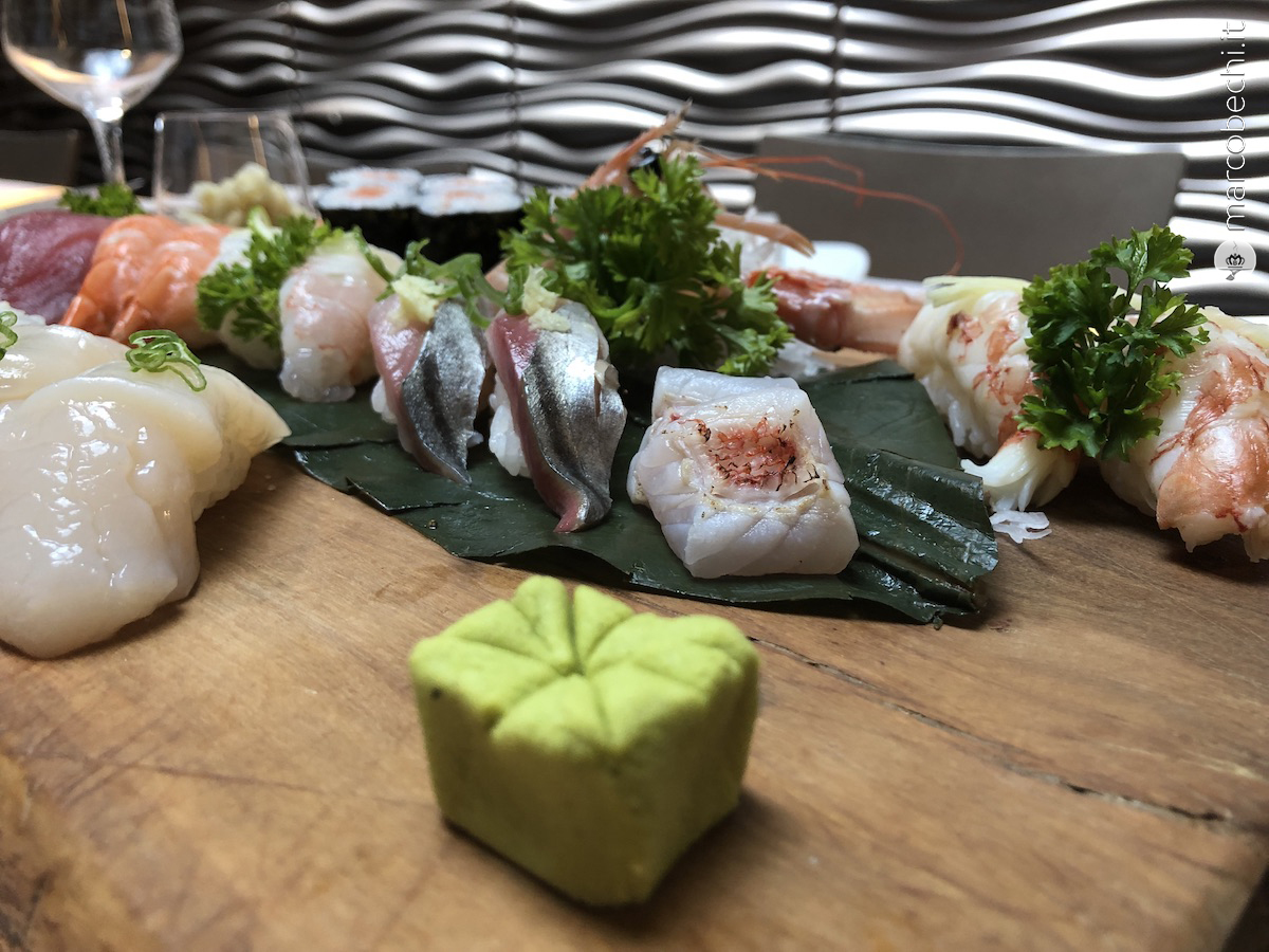 Un piatto di sushi preparato al ViaVai 