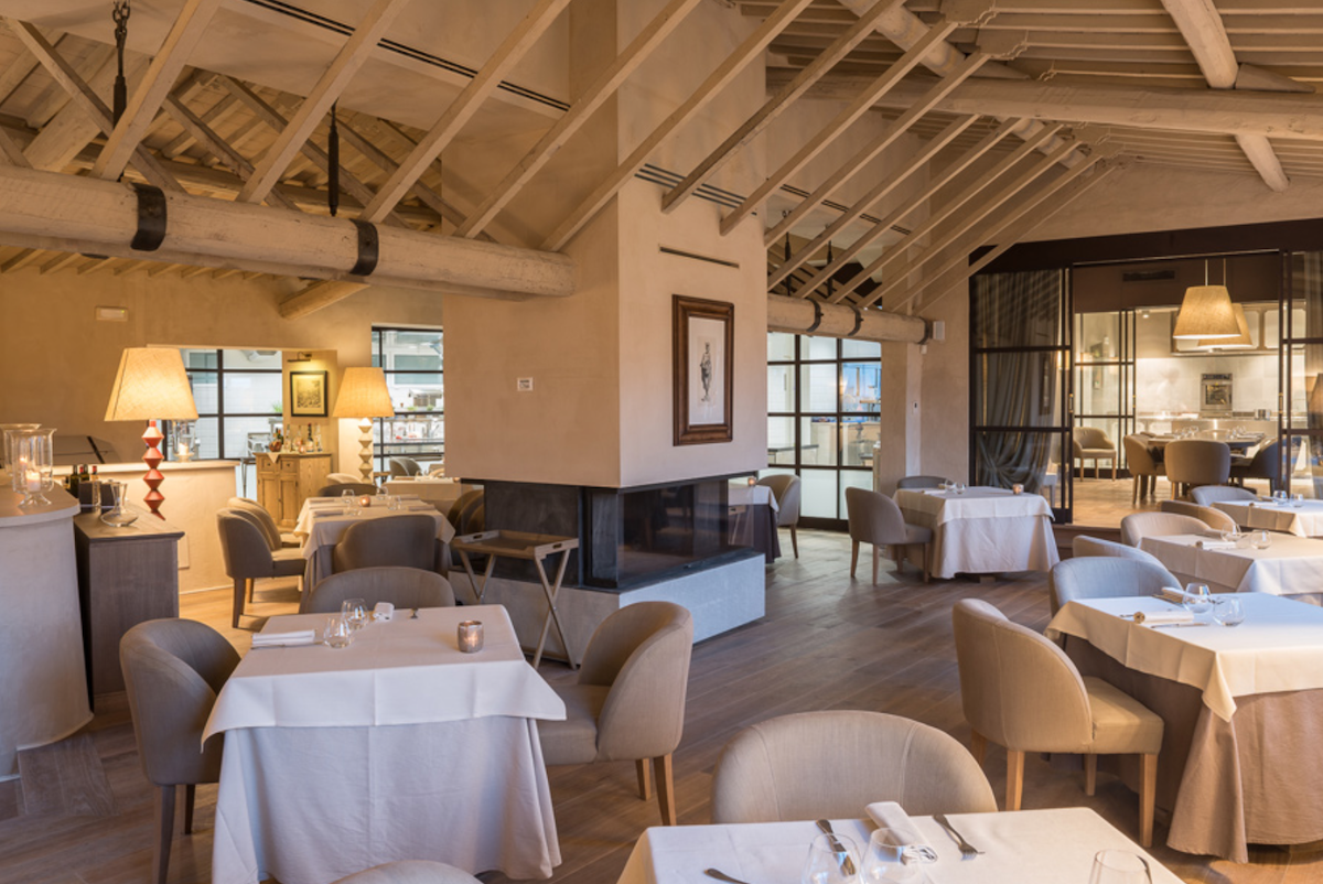 Una delle sale dell'Osteria del Borro