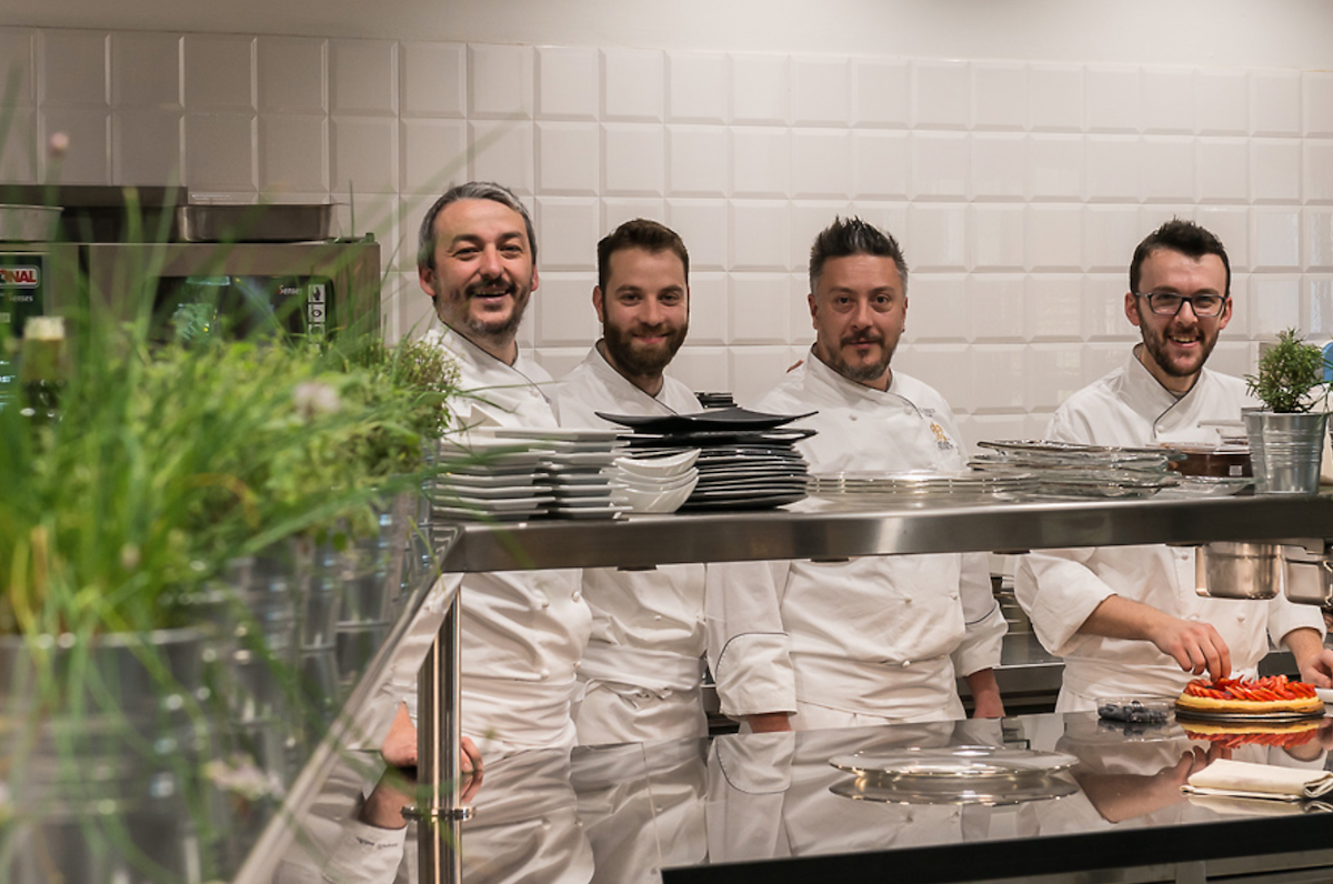 Lo chef Andrea Campani e lo Staff dell'Osteria del Borro