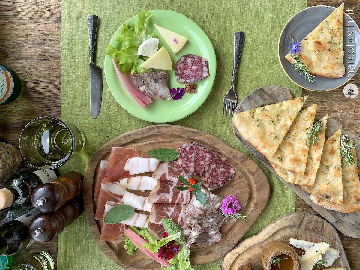 Tagliere di salumi misti e formaggi pecorini di Borgo