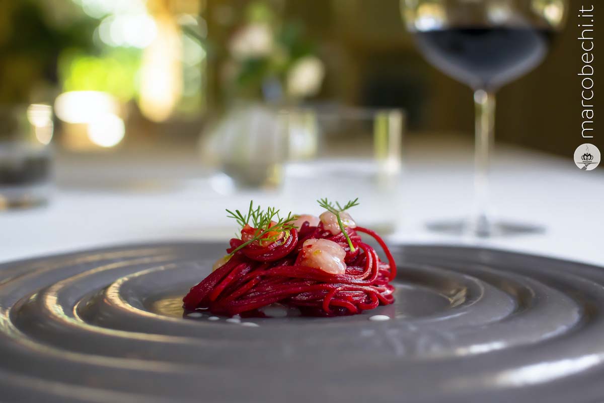 Tagliolini, gambero rosso, rapa rossa, formaggio fiorito