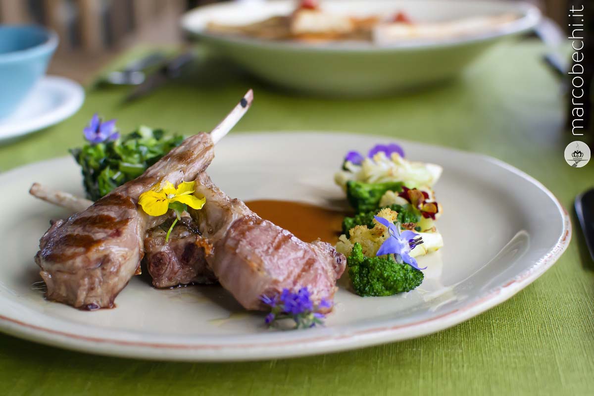 Agnello di Borgo, con broccoli e verdure di stagione