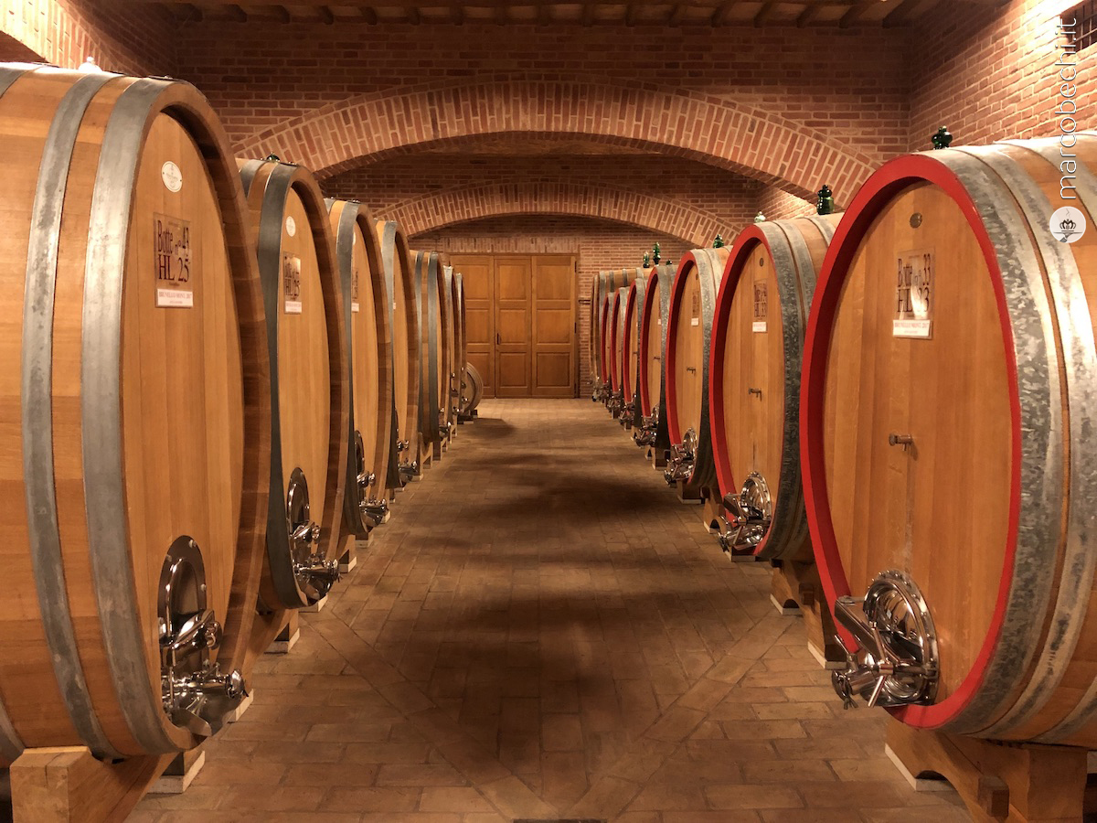 Le grandi botti dove matura il Brunello di Montalcino