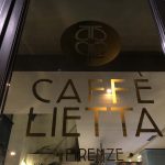 Caffè Lietta festeggia un anno di “piruli”, fiori e tante dolcezze