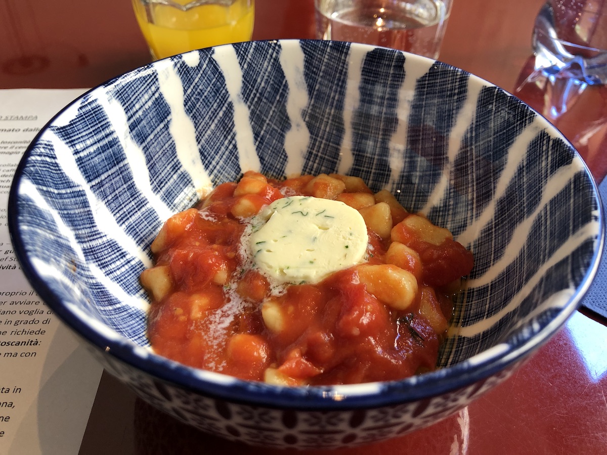 “Gnocchetti di patate con salsa al triplo pomodoro, burro e acciuga”
