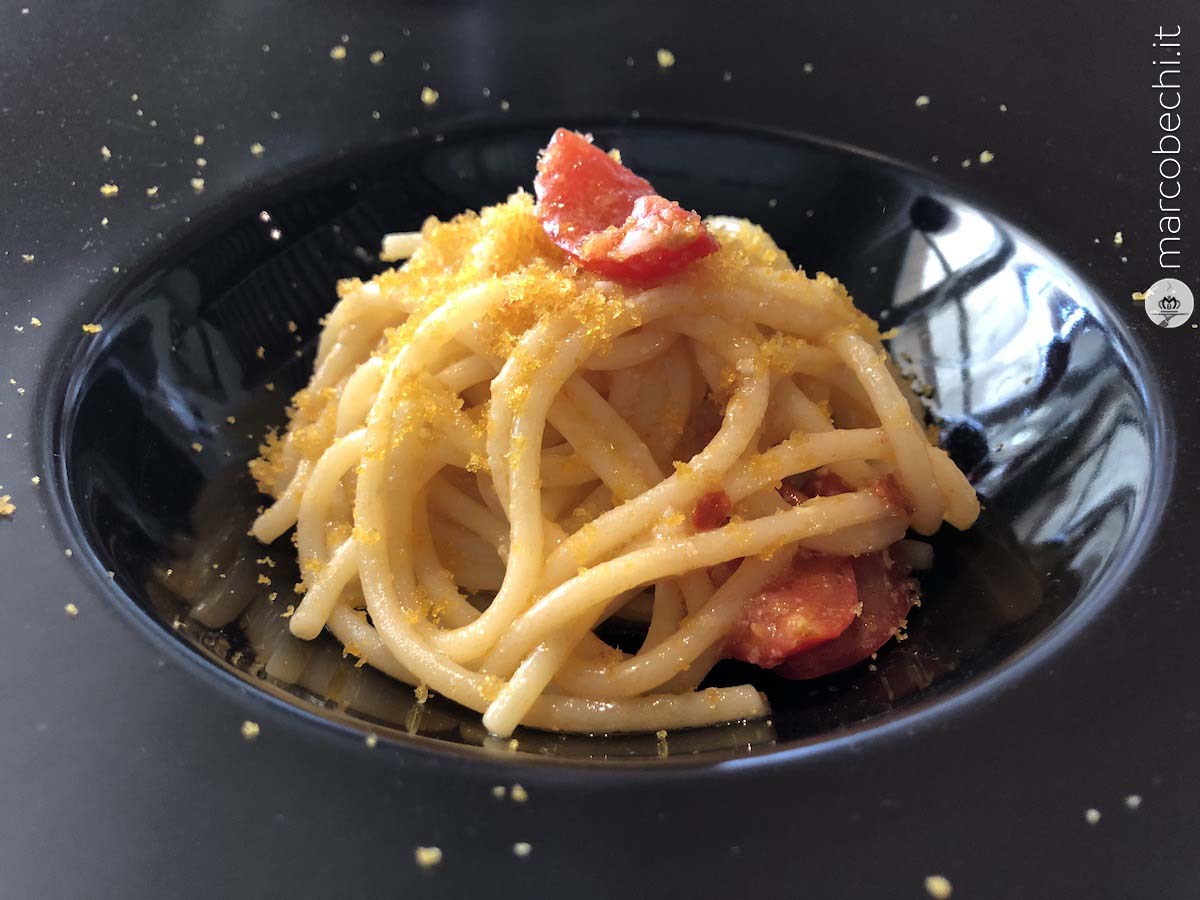 Spaghetti con bottarga e pomodoro fresco