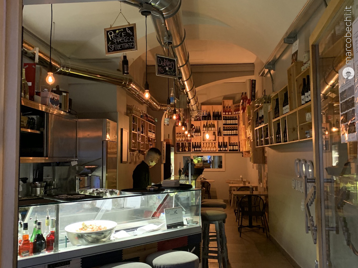 L'interno di Shark Bottega del pesce