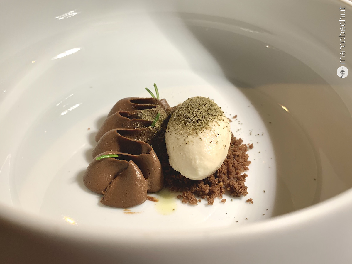 Cioccolato, pinoli e rosmarino