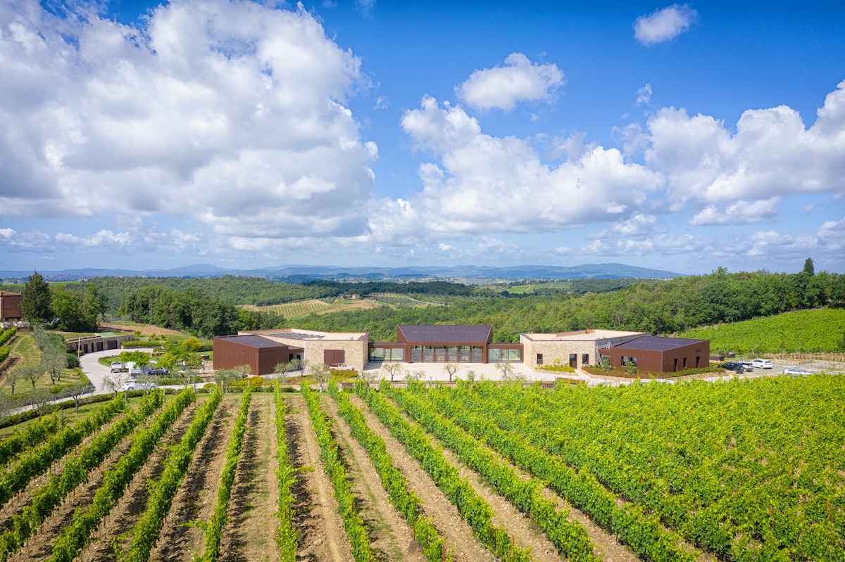 La cantina vista di fronte