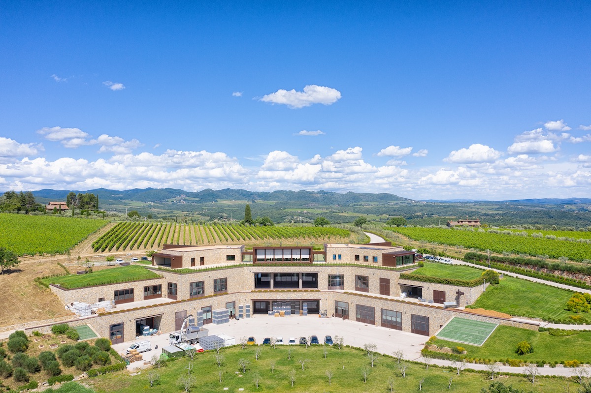 La cantina vista di dietro