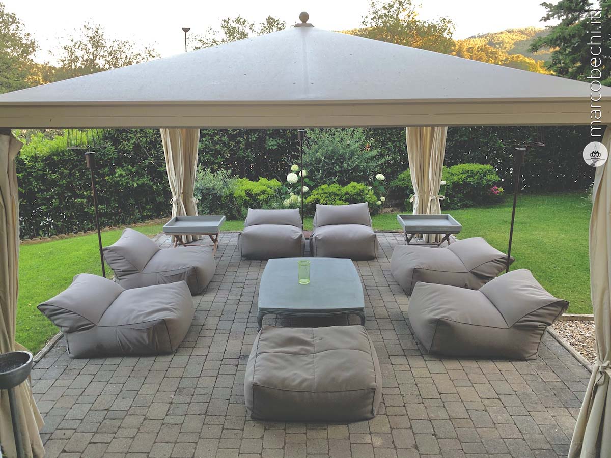 #nivoslider-2WyLF-21312-caption-9 Un angolo del giardino di Villa Sassolini