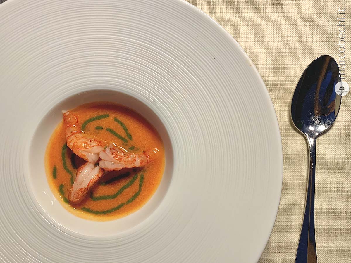 Gambero rosso di Mazara, acqua di pomodoro, olio al basilico