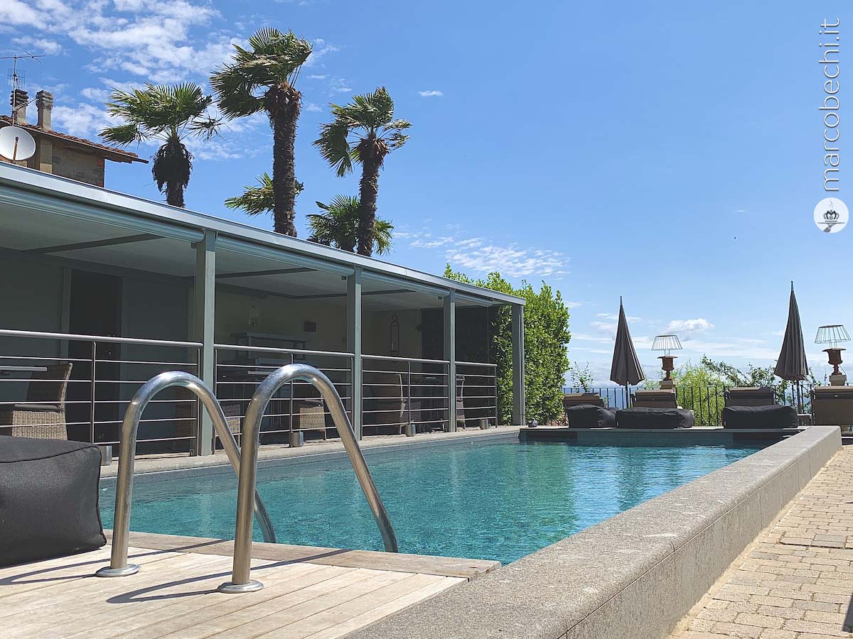 #nivoslider-2WyLF-21312-caption-5 La piscina di Villa Sassolini