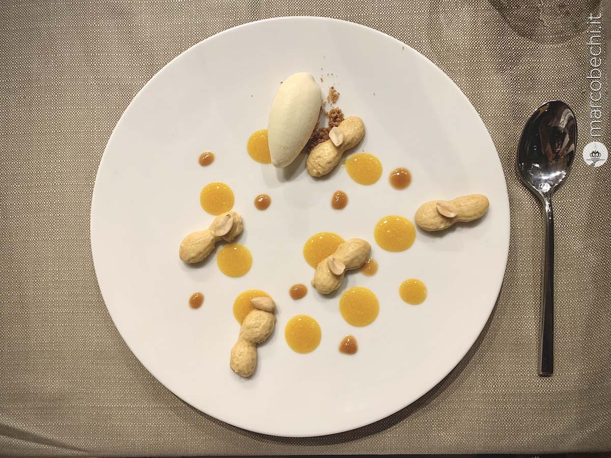 La bavarese, gelato al passion fruit, caramello salato e salsa al passion fruit