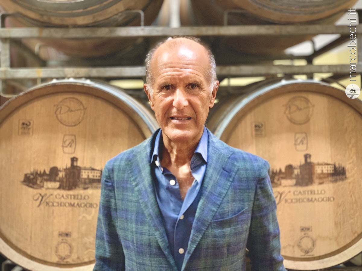 John Matta in cantina tra i suoi vini creati con 50 anni di esperienza Castello di Vicchiomaggio a Greve in Chianti, la storia e l'accoglienza della famiglia Matta