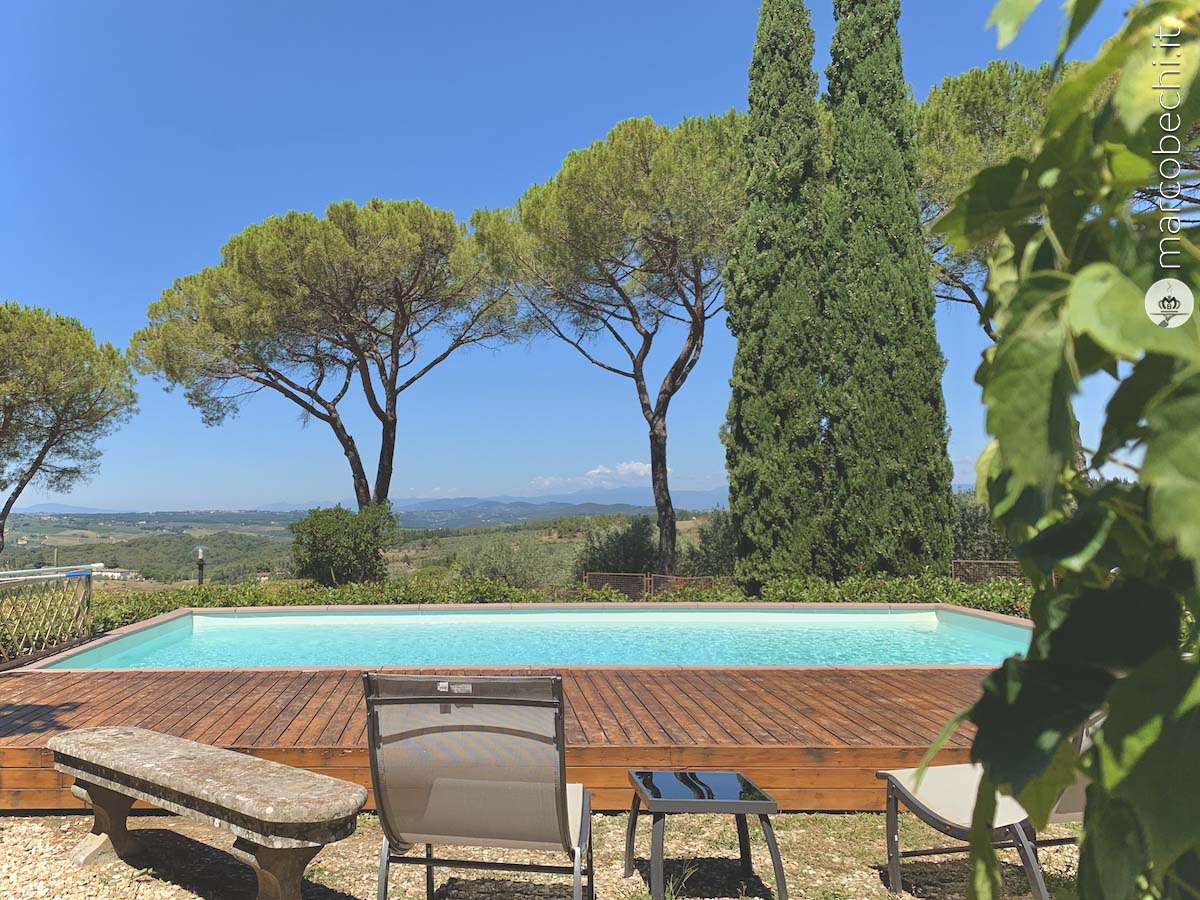 La piscina della villa della Fattoria Santo Stefano