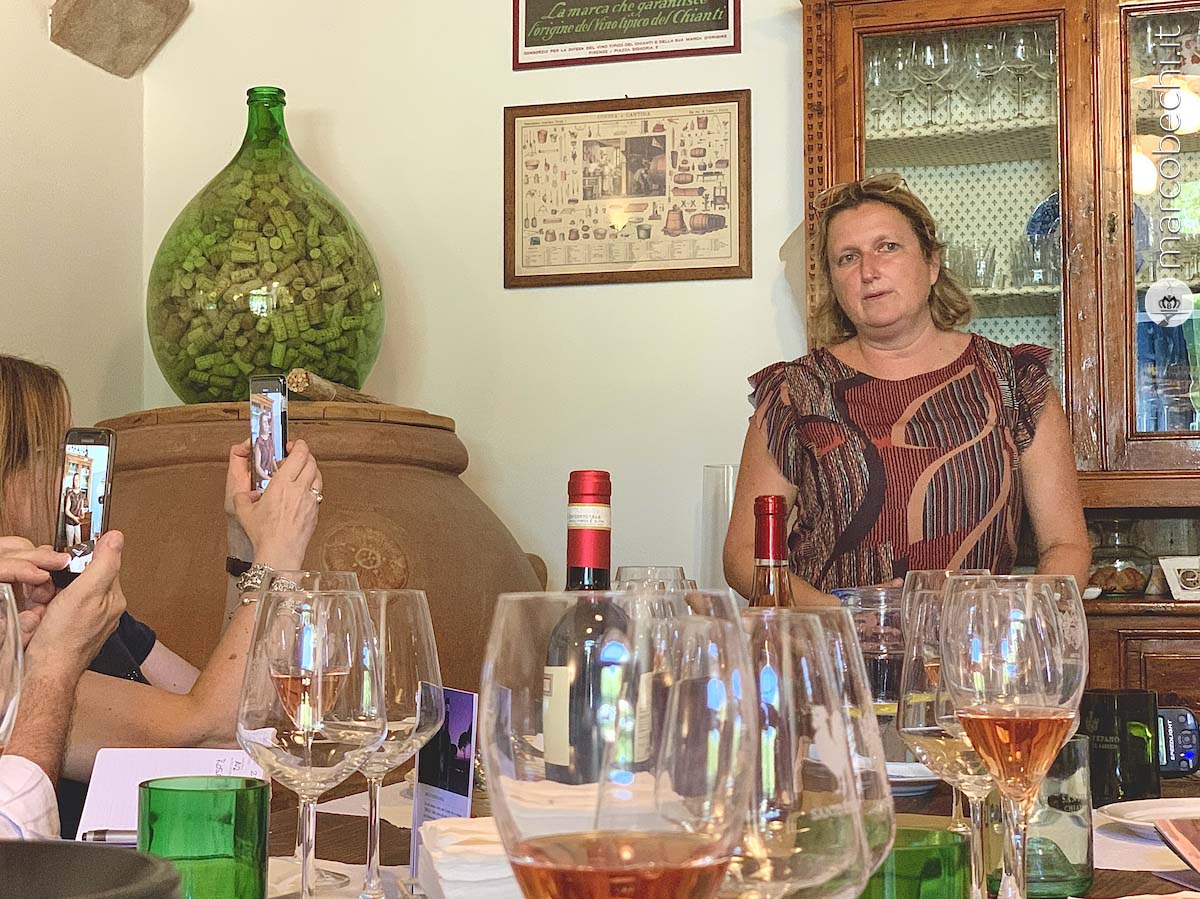 Elena Bendinelli durante la degustazione