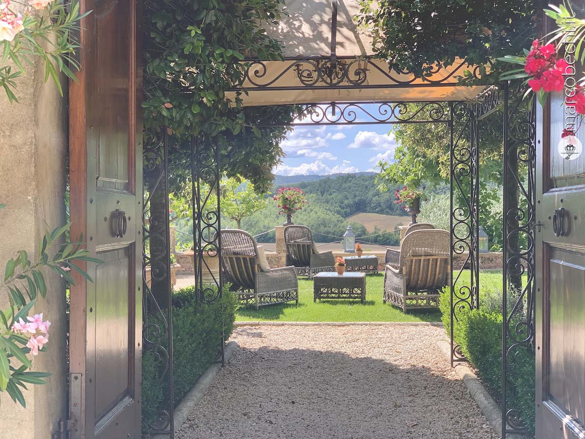 Un angolo di Borgo Santo Pietro vicino all'ingresso