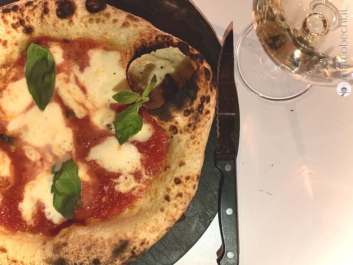 Bufala dop con pomodoro del piennolo Az Copppola, mozzarella di bufala dop e basilico fresco.