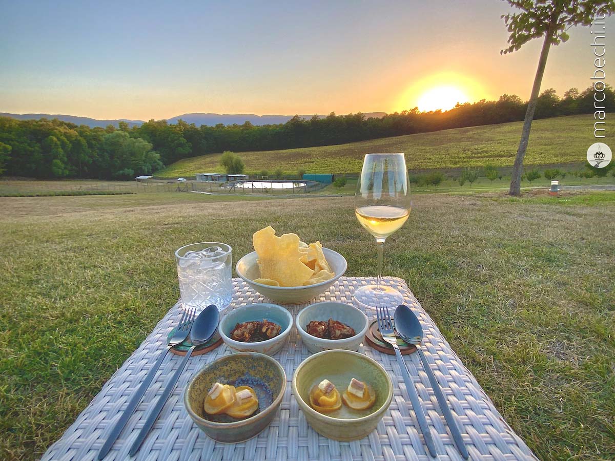 L'aperitivo al tramonto alla Tenuta Le Tre Virtù