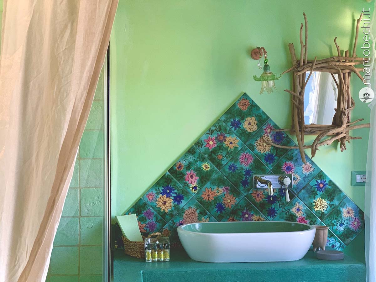Il bagno della camera Verde Natura della Tenuta Le Tre Virtù