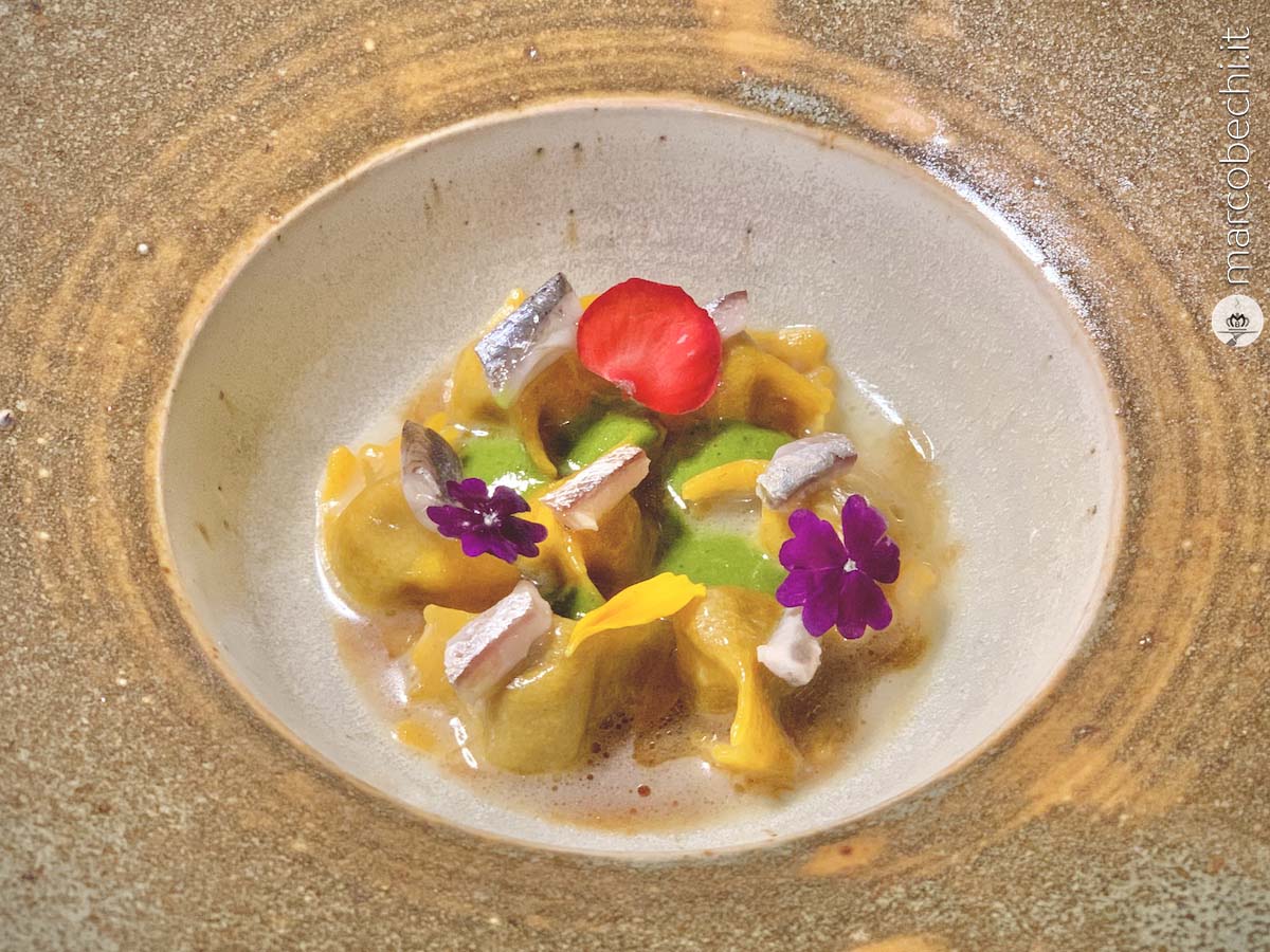 #nivoslider-XLlE6-21859-caption-7 Ravioli di lingua, salsa verde, alici e sugo d’arrosto