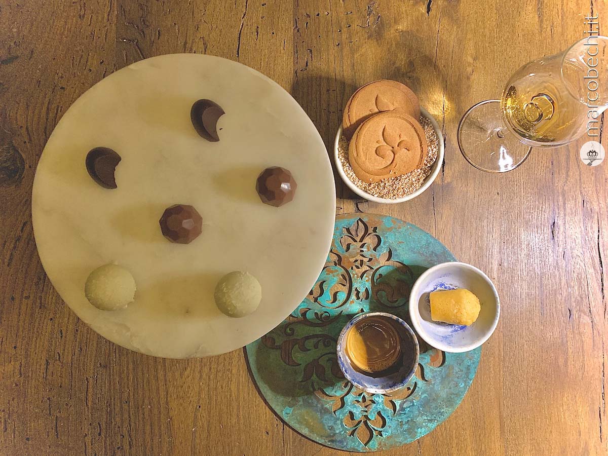 #nivoslider-XLlE6-21859-caption-12 Les Petits Fours