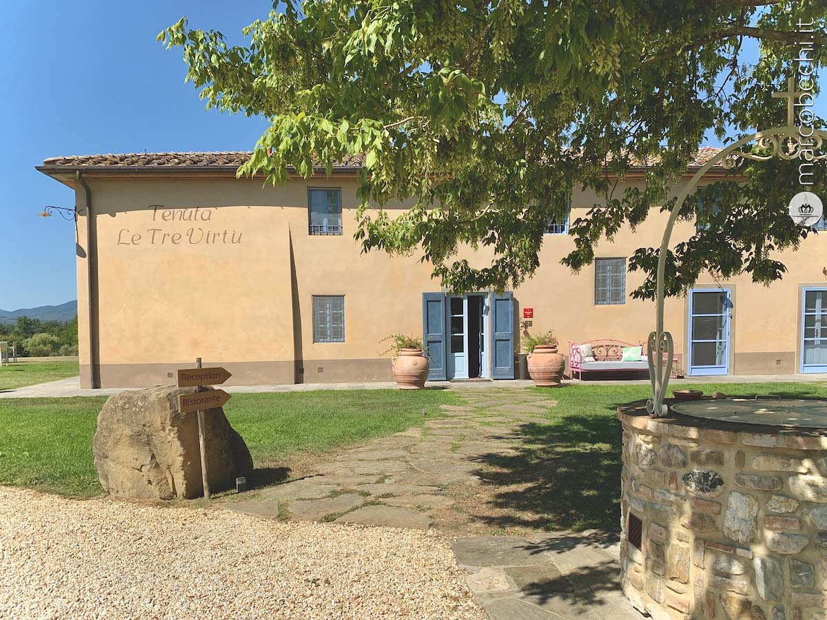 Il casale principale della Tenuta Le Tre Virtù